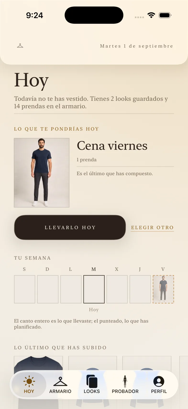 La pantalla de Hoy: el look que te pondrías con el botón de llevarlo, debajo la tira de la semana con sus siete días —hoy marcado y el viernes punteado porque está planificado—, y al final las últimas prendas que has subido.